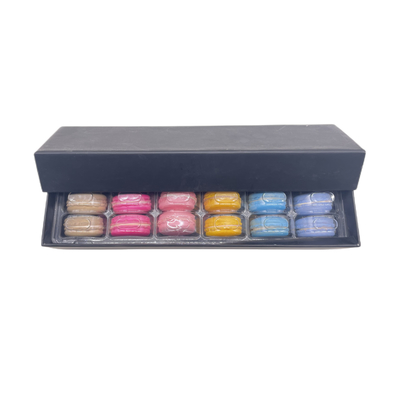All Black Luxury Kraft Paper Recyclable 12pcs Macaron Packaging Box with Plastic Inner Tray