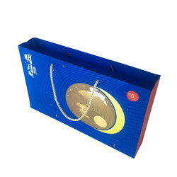 Custom made magnetic closure box cardboard luxury gift packaging box with plastic insert tray