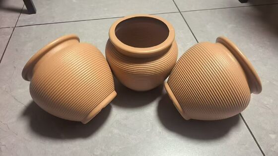 HDPE Ceramic-like Flower Plate with Customizable Color and 20-Year Indoor Lifespan Featuring Embossing Finishing